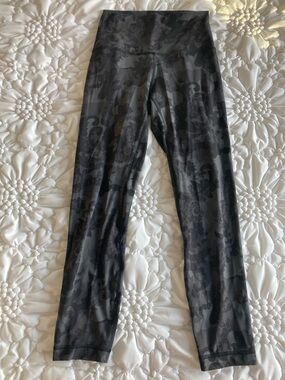 lululemon athletica align leggings in dark gray/black lace camo print 24 inch